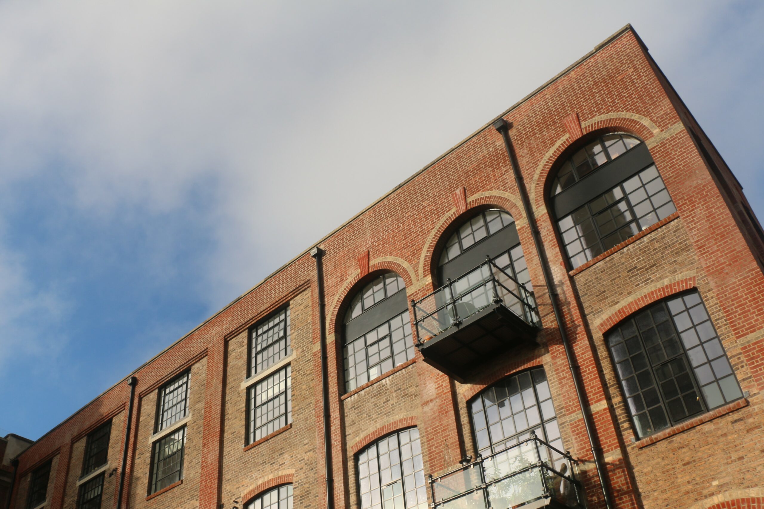 Black steel windows for brewery transformation